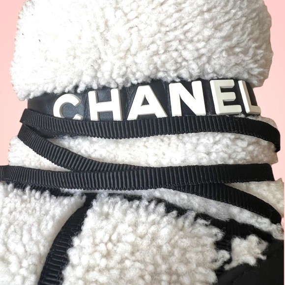 Chanel fur logo black & white snow boots (Sz 38.5) - Picture 7 of 10